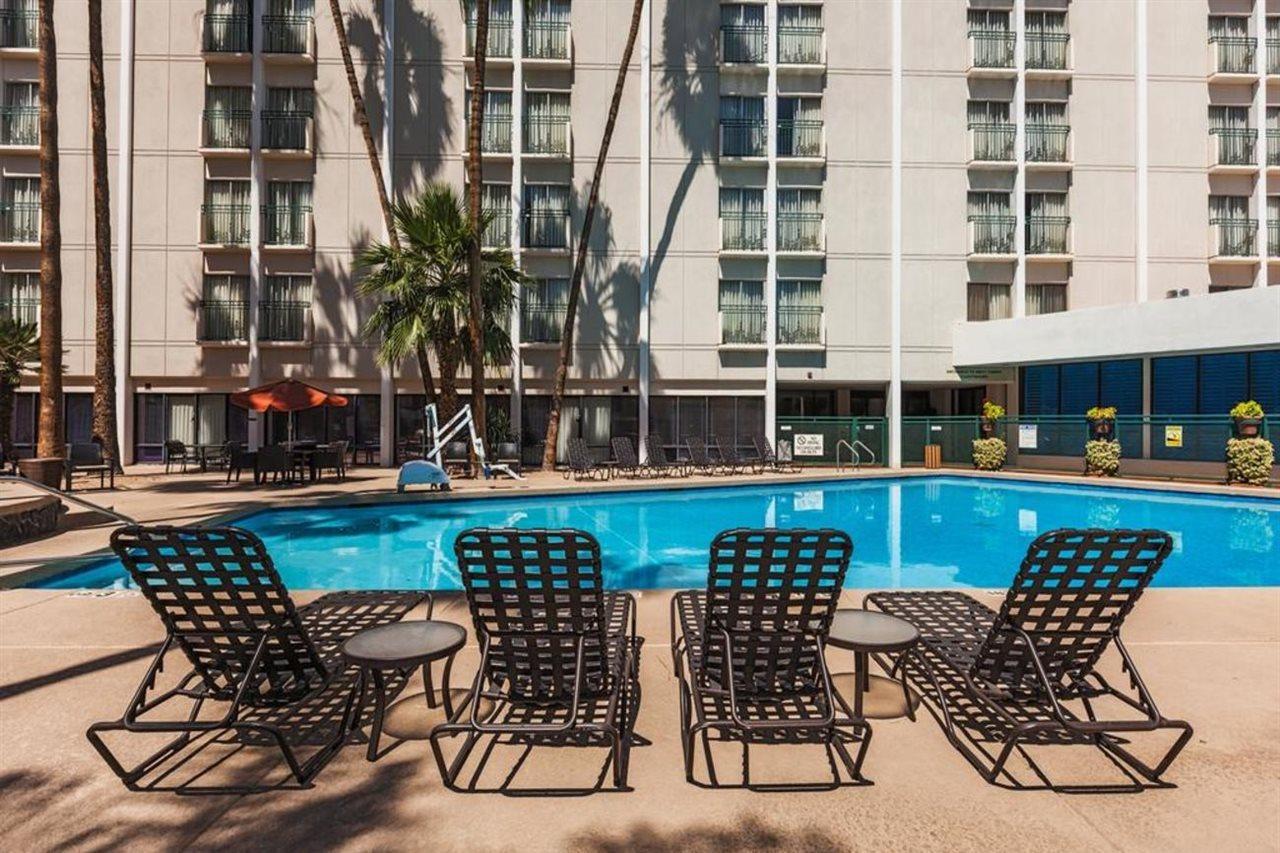Hilton Garden Inn Phoenix Midtown Экстерьер фото