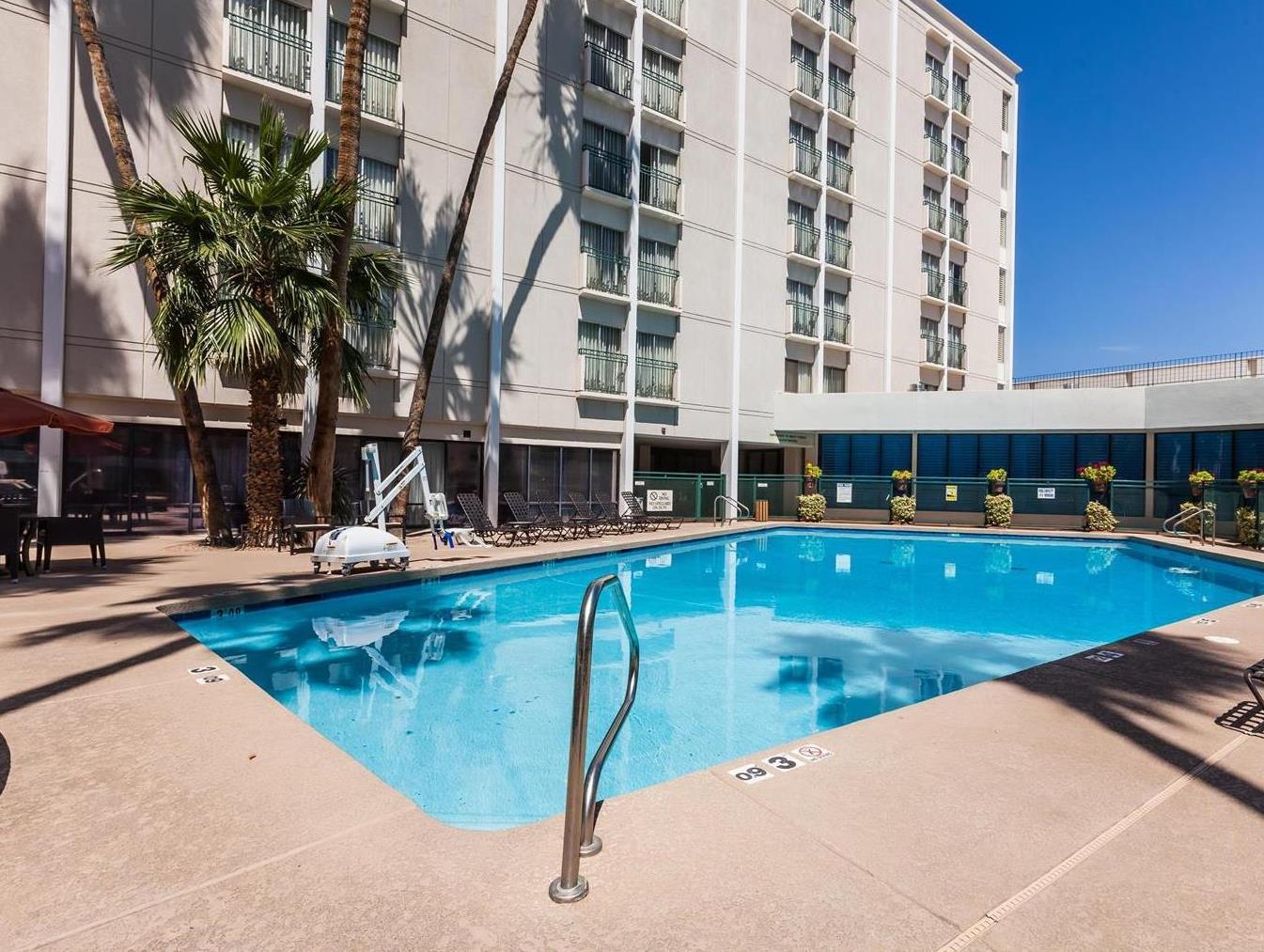 Hilton Garden Inn Phoenix Midtown Экстерьер фото